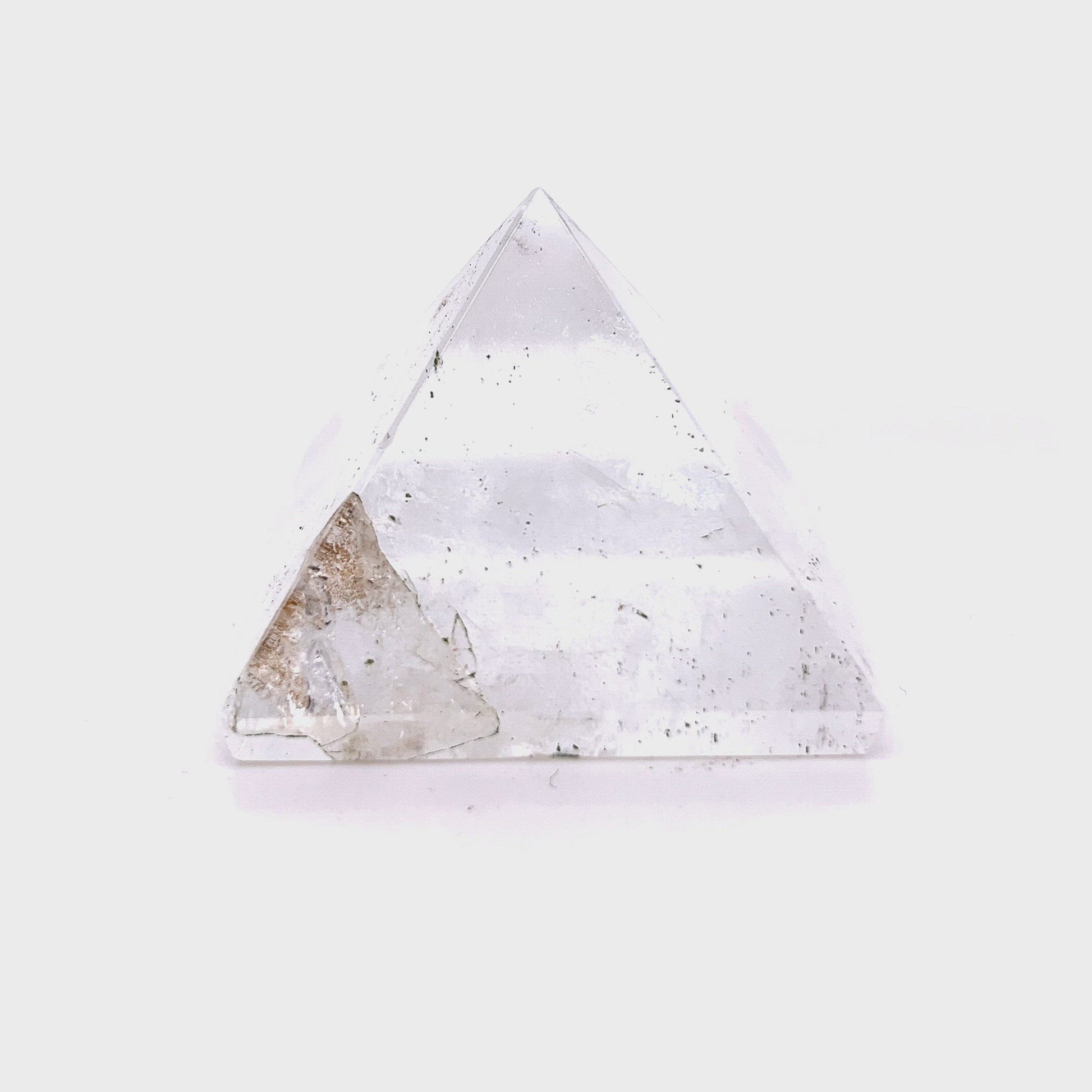 clear quartz mini pyramid__2022-06-16-13-34-02.mp4